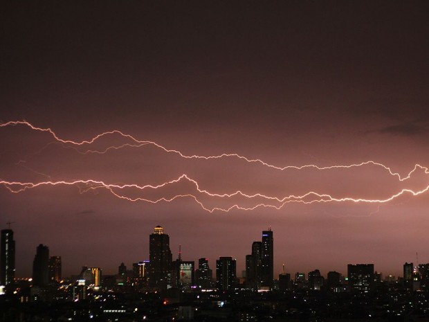lightning-storm-bangkok_76318_990x742