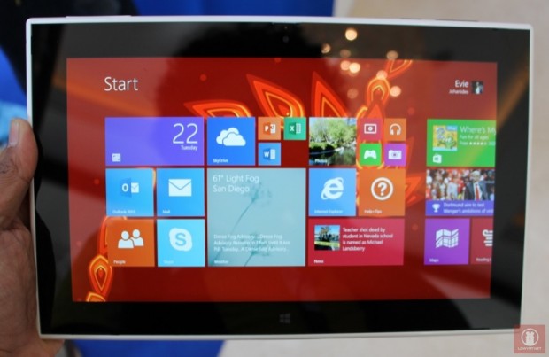 Nokia-Lumia-2520-Windows-RT-Tablet-12
